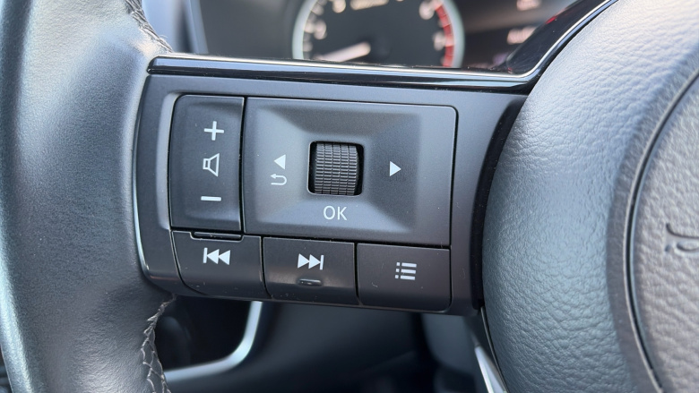 Nissan Qashqai 1.3 DiG-T MH Acenta Premium 5dr Petrol Hatchback